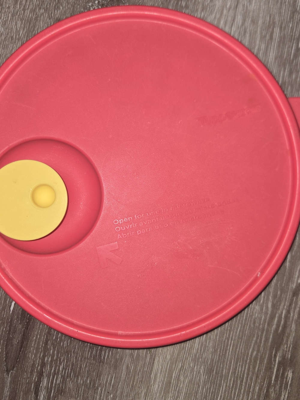 Tupperware 2648B-1 Vented Lid Red‎